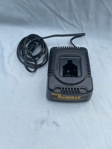 DEWALT 18V BATTERY CHARGER