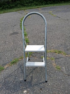 COLLAPSIBLE STEP LADDER