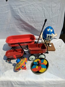 3 LITTLE RED WAGONS WITH METAL SPINNER TOP TOYS, AND M AND M DUDE