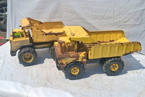 2 VINTAGE METAL TONKA DUMP TRUCKS