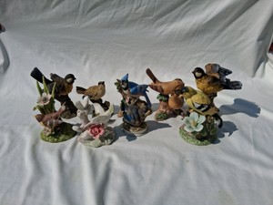 LARGE CERAMIC BIRD COLLECTION, 1979 ENESCO, HUMMINGBIRDS, BLUE BIRDS AND MORE.