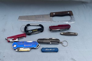 VARIETY OF POCKET KNIVES