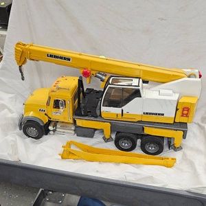 Bruder LieBherr Crane Truck