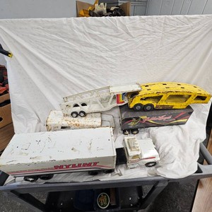 Nylint Semi and Trailer and Four More Trailers