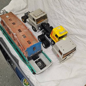 Lot of Semi Tractors and Carhauler Trailers