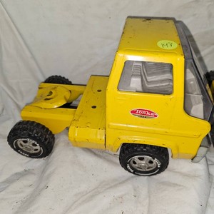 2-Tonka Pressed Tractors