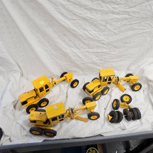 3 John Deere Die Cast Road Graders
