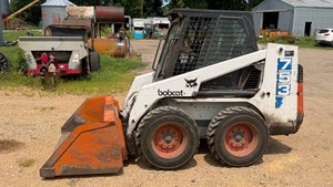Bobcat 753 C Series Skid Steer with bucket