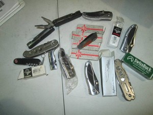 Nice variety of assorted pocket and...