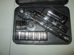 38in stubby ratchet and socket set...