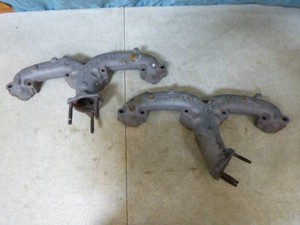 2 Exhaust Manifolds