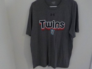 Under Armour Twins T-shirt size XL ...
