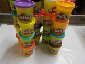 24 Hasbro Play-Doh Modeling Compoun...