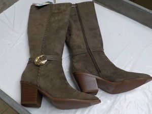 Universal Thread Boots size 11...