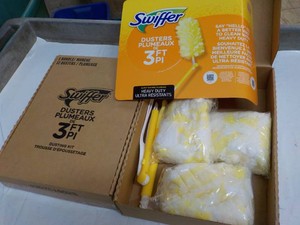 2 Swiffer 3 ft Dusters with extra d...