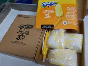 2 Swiffer 3 ft Dusters with extra d...