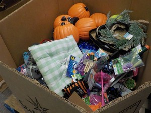 Pallet of Misc Summer and Fall Dc...