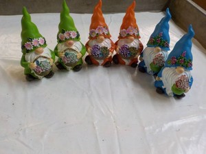 6 Gnomes...