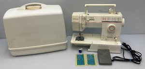 SINGER Model 9020 Sewing Machine With Case (Very Nice)