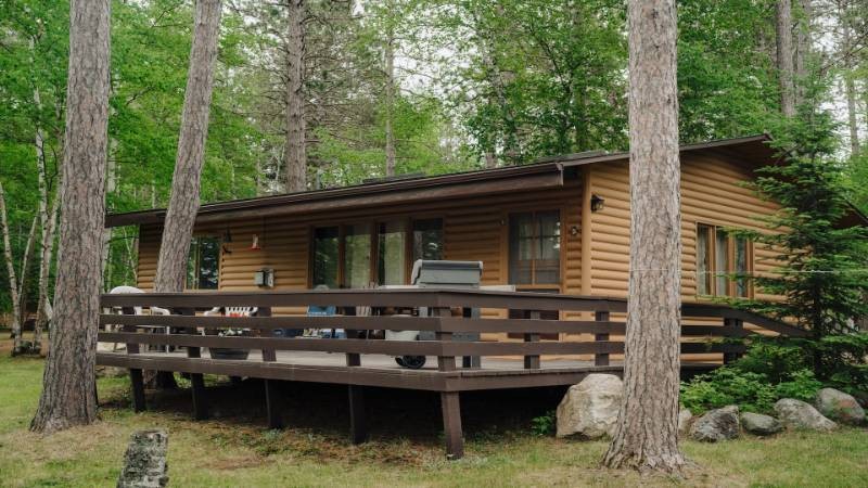 CB05 Timber Bay Cabin Experience - Two Bedroom Experience - The Woodchuck  - 2 Room - 3 Bed Sleeps 5
