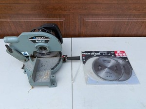Miter Saw Mixed Lot - Delta 36-070 10 Power Saw & Tool Shop 3-Piece Blade Set