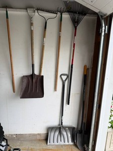 Garden Tools Mixed Lot of 8 Shovels & Rakes
