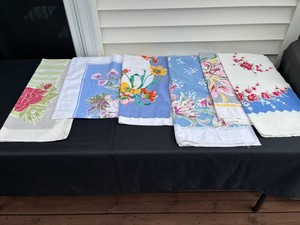 Table Linens Mixed Lot of Floral Napkins & Woven Placemats