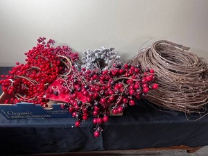 Holiday Wreaths - Glennhaven Home & Holiday Mixed Lot