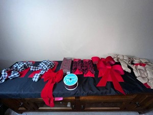 Christmas Bows & Ribbon Mixed Lot