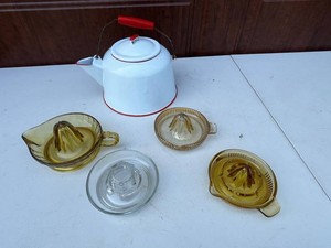 VTG Kitchenware Mixed Lot - Enamel Tea Kettle & 4 Glass Citrus Juicers
