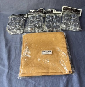 Silver Plastic Napkin Rings & Gold Napkins - New