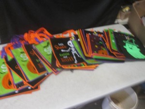 (G-1) Large Assortment of Halloween...