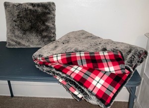 Pillow & Throw Blanket