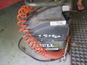 Bull 1.5-gallon 5HP Air compressor with hose and blower chuck