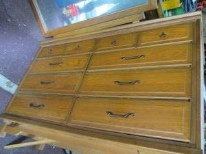 Wood 10-drawer dresser with detachable mirror