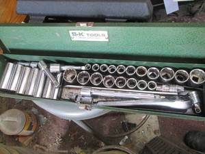 Craftsman 38in ratchet, deep and shallow sockets and extensions in metal case