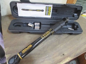 Lexivon 14in Torque Wrench with case