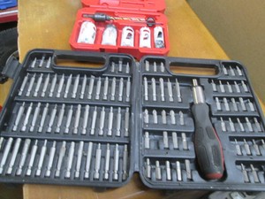 Milwaukee hole saw kit and screwdriver bit set