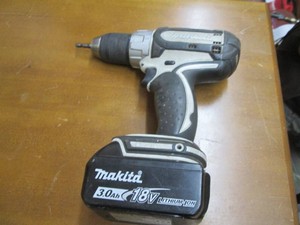 Makita 18v drilldriv3r with battery