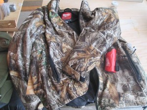 Milwaukee m12 Mens size Large Camo heated jacket (no battery)