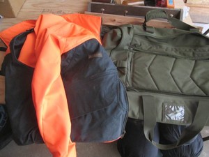 Columbia Mens size XL hunting jacket and oversized duffle bag