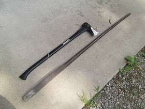 Husky splitting maul and heavy duty ice chipper