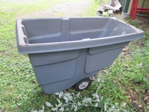 Rubbermaid Commercial dump cart
