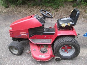 Toro Wheel Horse 419 XT Lawn Tractor with mower deck, has 1036 hours. runs and drives as expected