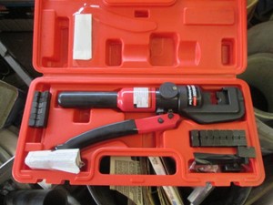 Hydraulic wire crimping tool with case