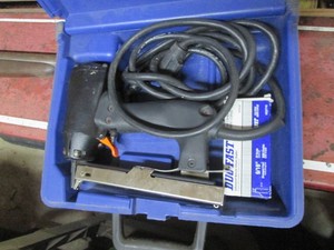 Pair of electric staples guns with staples and other accessories