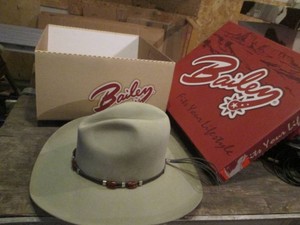 Bailey mens western hat with original box and shape keeper