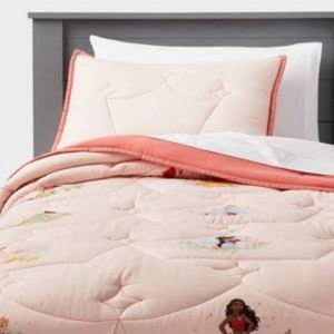 FullQueen Princess Characters Kids Quilt - The Disney Collection by Pillowfort