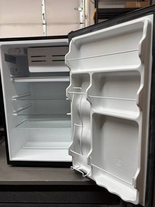 GE GME04GLKBLB Compact Refrigerator