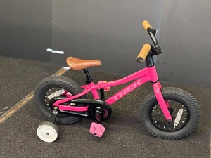 NEW Trek Precaliber 12 Kids Bike With Training Wheels